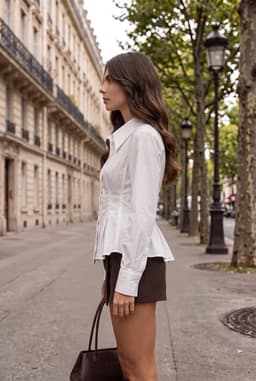 เสื้อเบลาส์เปปลัมสีขาวเข้ารูปแต่งจีบช่วงเอว — ขาว