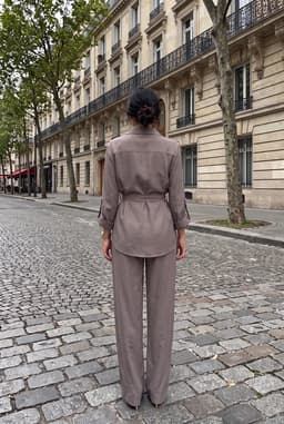 Set Pantalone e Camicia Cinturata da Donna Taupe