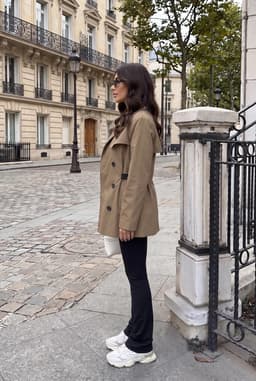 Korte Kaki Trenchcoat voor Dames met Contrasterende Riem