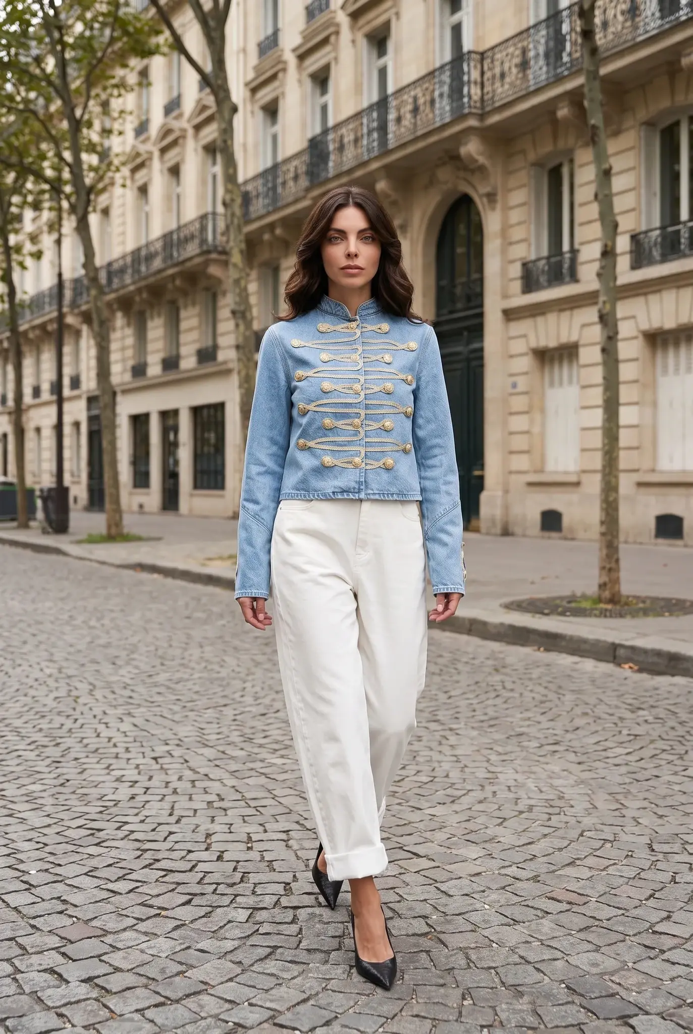 Giacca di Jeans Corta Blu Stile Militare con Bottoni Dorati