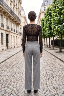 Schwarze Langarm-Bluse aus transparentem Tüll mit Blumenmuster
