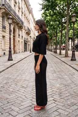 Ensemble Deux Pièces Jupe et Crop Top en Maille Ajourée Noire