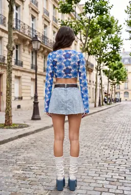Blauwe Gebloemde Chiffon Crop Top met Strikdetail en Klokmouwen