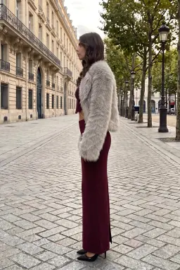 Ensemble Jupe Longue et Crop Top Bordeaux en Maille Côtelée avec Chaîne