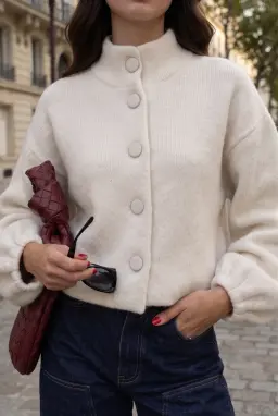 Cardigan en Tricot avec Boutons Pierre — Pierre
