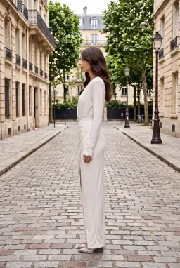 Vestido Largo Crudo de Manga Larga con Escote en V y Abertura