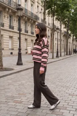 Suéter de malha às riscas cor-de-rosa com decote redondo — Cor-de-rosa