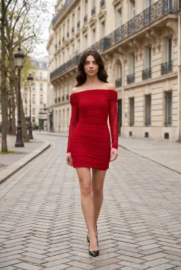 Rotes Mini-Kleid mit Draufschnitt und Raffungen