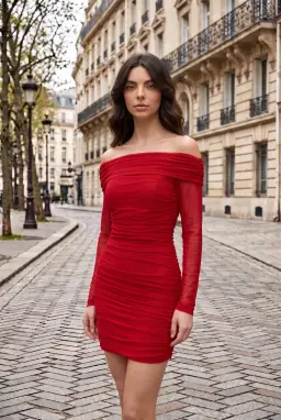 Rotes Mini-Kleid mit Draufschnitt und Raffungen