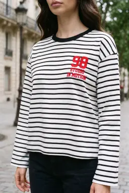 Gestreiftes Grafik-Sweatshirt mit Langarm und Rundhalsausschnitt — Schwarz