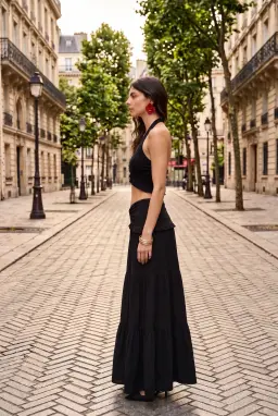 Γυναικείο Μαύρο Αμάνικο Crop Top με Λαιμόκοψη V, Κόμπο και Βολάν