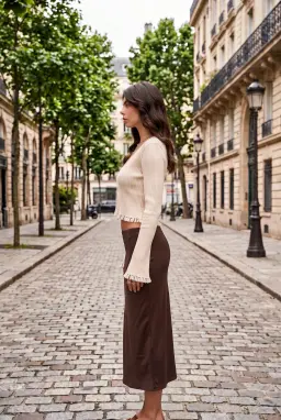 Cardigan Court Côtelé Écru à Bords Effilochés et Manches Évasées pour Femme