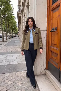 Damen Khaki Bestickte Jacke mit Kontrastkragen