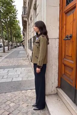 Damen Khaki Bestickte Jacke mit Kontrastkragen