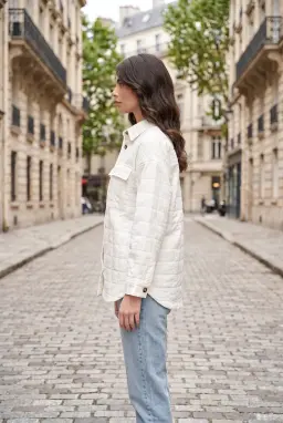 Sobrecamisa Texturizada Oversize Mulher Cru com Bolsos